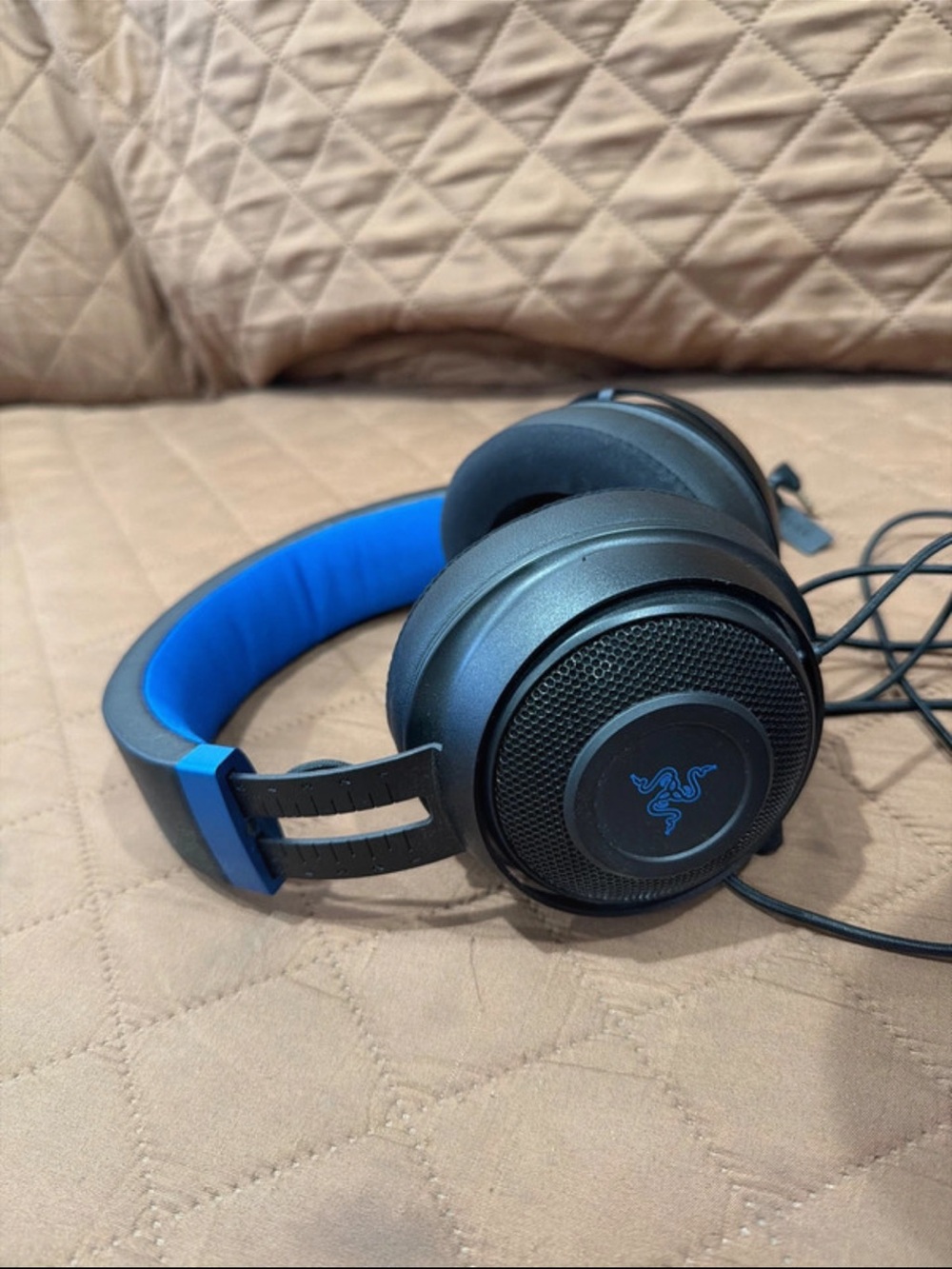Razer Over-Ear Wired Gaming Headset in Black and Blue